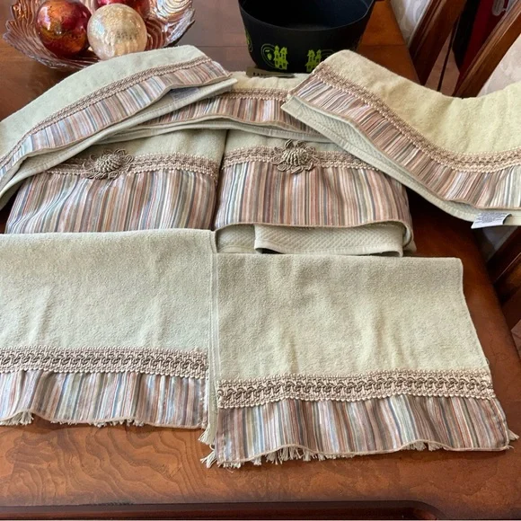 Avanti Braided Cuff Sage Medallion Stripe Towel Set, 7 towels NWT - Picture 16 of 16